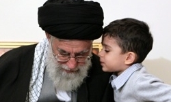 پسر شهید احمدی روشن و حضرت آقا